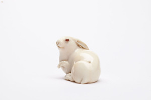 Ivory_netsuke_of_the_Hare_with_Amber_Eyes