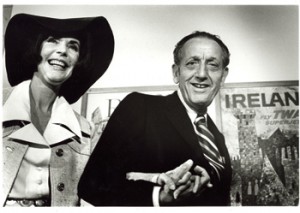 Simon and his wife, actress Jennifer Jones